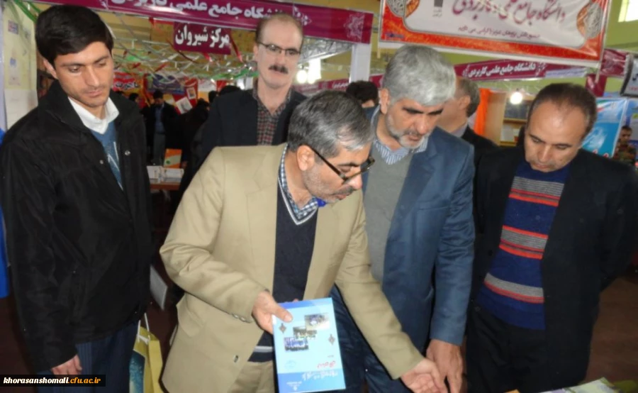 بازدید نماینده مجلس شورای اسلامی از غرفه دانشگاه فرهنگیان  2