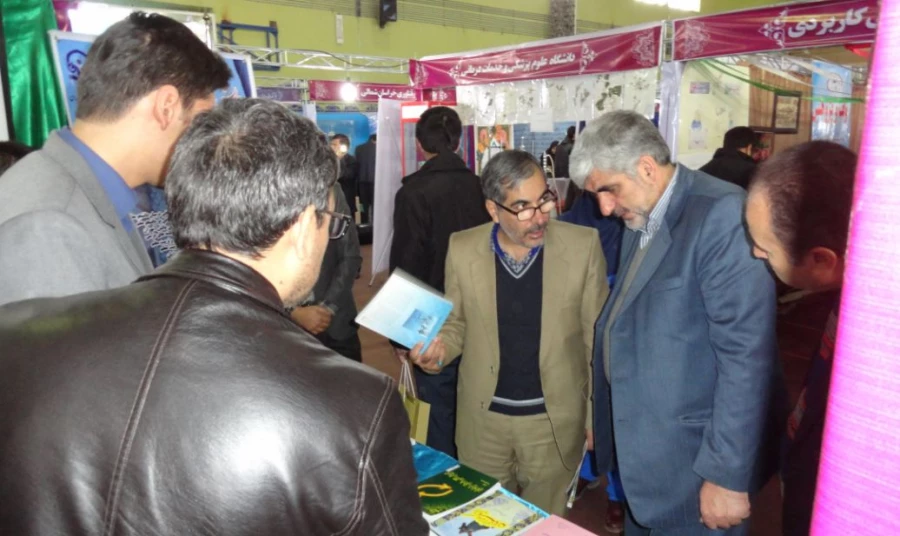 بازدید نماینده مجلس شورای اسلامی از غرفه دانشگاه فرهنگیان  3