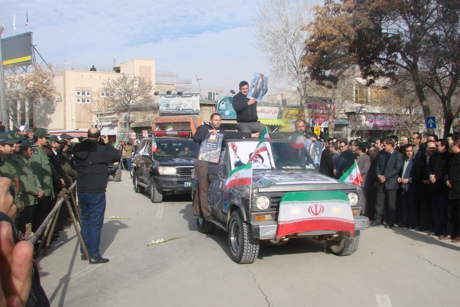 زنگ انقلاب در دانشگاه فرهنگیان استان نواخته شد. 3