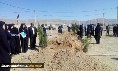 به مناسبت روز درختکاری 400 نهال در دانشگاه فرهنگیان استان غرس شد