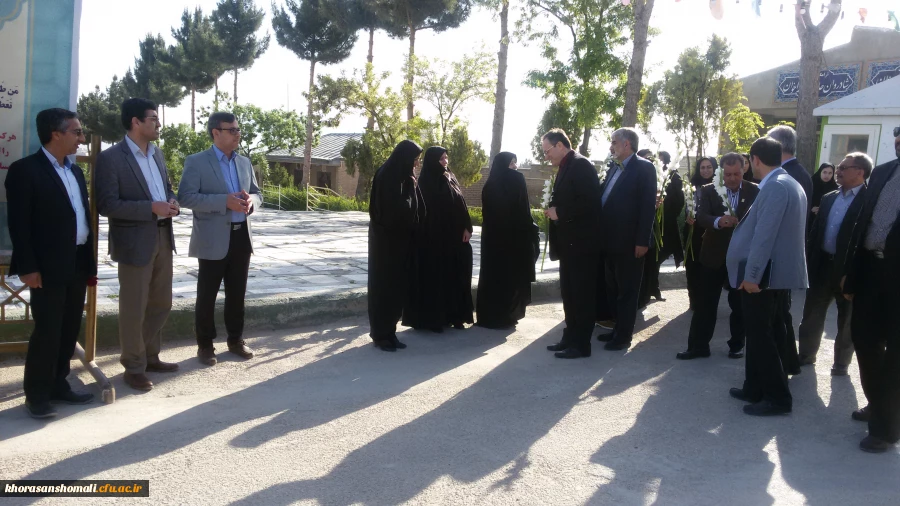 حضور جناب اقای دکتر مهرمحمدی سرپرست دانشگاه فرهنگیان در گلباران مزارع شهداء در خراسان شمالی 3