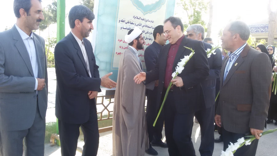 حضور جناب اقای دکتر مهرمحمدی سرپرست دانشگاه فرهنگیان در گلباران مزارع شهداء در خراسان شمالی 5