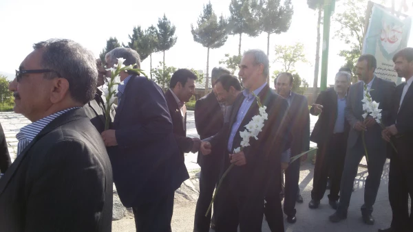 حضور جناب اقای دکتر مهرمحمدی سرپرست دانشگاه فرهنگیان در گلباران مزارع شهداء در خراسان شمالی 6