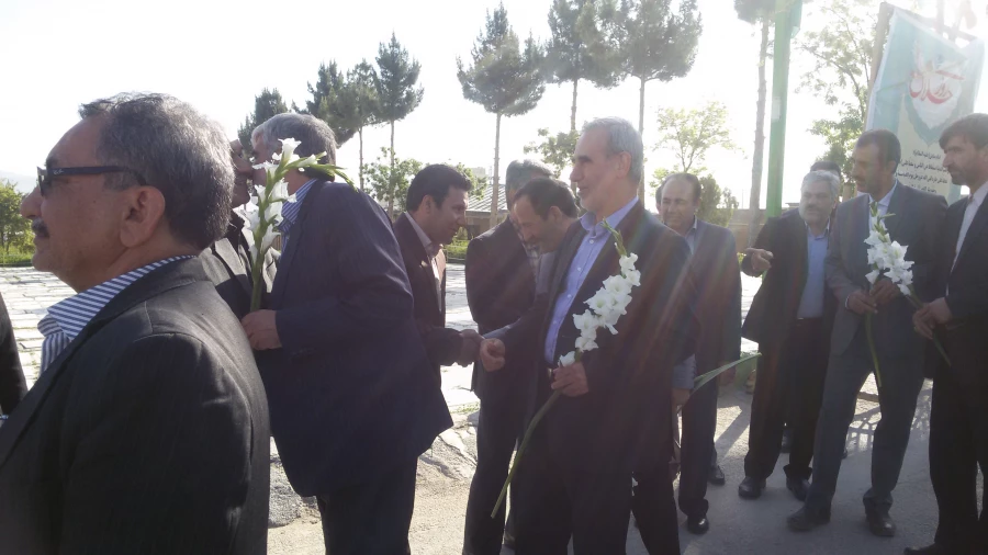 حضور جناب اقای دکتر مهرمحمدی سرپرست دانشگاه فرهنگیان در گلباران مزارع شهداء در خراسان شمالی 6