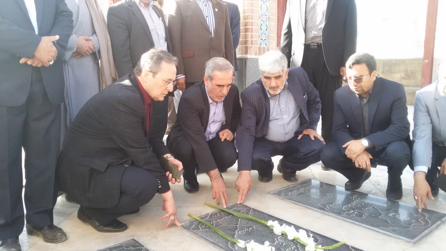 حضور جناب اقای دکتر مهرمحمدی سرپرست دانشگاه فرهنگیان در گلباران مزارع شهداء در خراسان شمالی 7