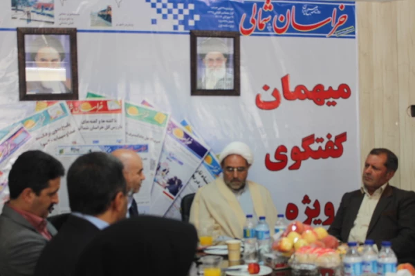 حضور آقای دکتر صفرزاده در جمع اصحاب روزنامه خراسان شمالی و اتفاقیه و عرض تبریک روز 17 مرداد 2