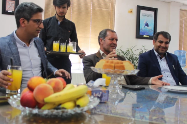 حضور آقای دکتر صفرزاده در جمع اصحاب روزنامه خراسان شمالی و اتفاقیه و عرض تبریک روز 17 مرداد 3