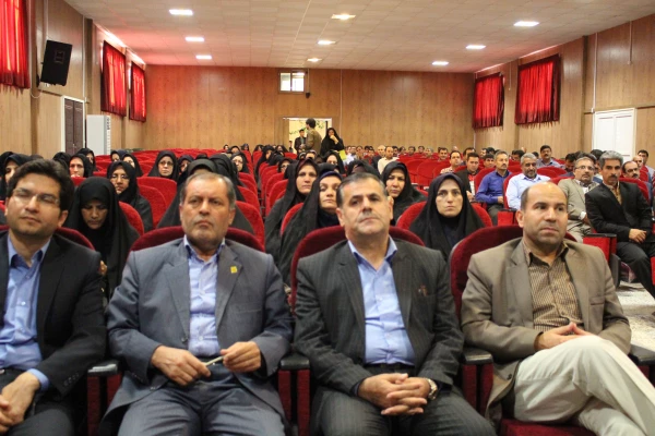 دومین همایش مدیران میزبان دانش آموختگان دانشگاه فرهنگیان خراسان شمالی با حضور آقای دکتر ساکی معاون محترم پژوهشی و فناوری دانشگاه فرهنگیان، جناب آقای دکتر نبوی مدیر کل محترم ارتباط با جامعه و همکاری های علمی دانشگاه فرهنگیان ، مدیر کل آموزش و پرورش ، مدیر 