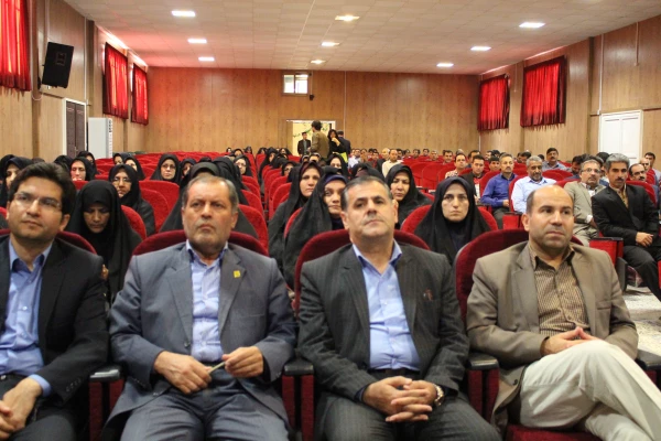 دومین همایش مدیران میزبان دانش آموختگان دانشگاه فرهنگیان خراسان شمالی با حضور آقای دکتر ساکی معاون محترم پژوهشی و فناوری دانشگاه فرهنگیان، جناب آقای دکتر نبوی مدیر کل محترم ارتباط با جامعه و همکاری های علمی دانشگاه فرهنگیان ، مدیر کل آموزش و پرورش ، مدیر 