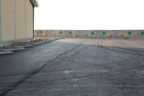 اسفالت ریزی محوطه سراهای دانشجویی و مجموعه ورزشی دانشگا هفرهنگیان خراسان شمالی 4