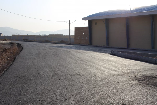 اسفالت ریزی محوطه سراهای دانشجویی و مجموعه ورزشی دانشگا هفرهنگیان خراسان شمالی 6