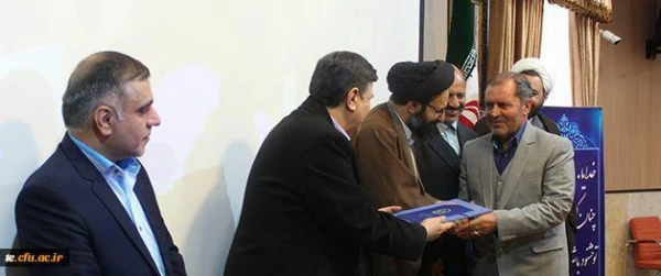 ر سازمان مرکزی دانشگاه برگزار شد:
مراسم تکریم و معارفه معاونان فرهنگی و اجتماعی و همچنین نظارت، ارزیابی و تضمین کیفیت 2