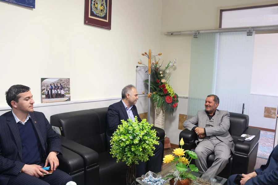 دیدار رئیس بانک انصار و هیات همراه با جناب آقای دکتر صفرزاده سرپرست مدیریت امور پردیس های دانشگاه فرهنگیان خراسان شمالی 3