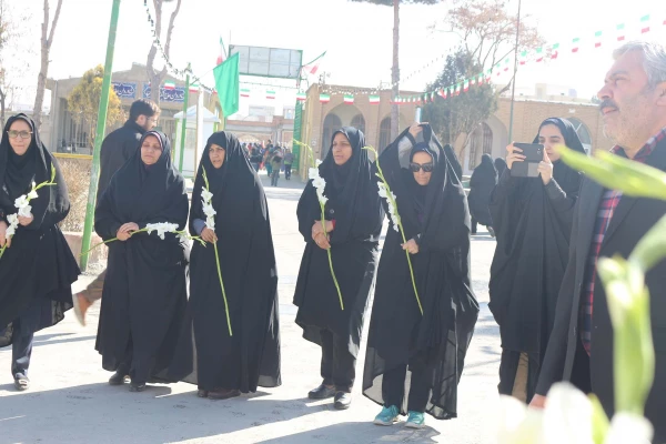 شرکت همکاران پردیس های خراسان شمالی در مراسم گلباران مزار شهداء به مناسبت دهه فجر 4