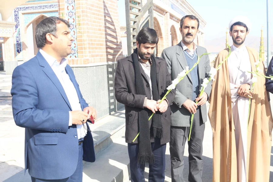 شرکت همکاران پردیس های خراسان شمالی در مراسم گلباران مزار شهداء به مناسبت دهه فجر 5