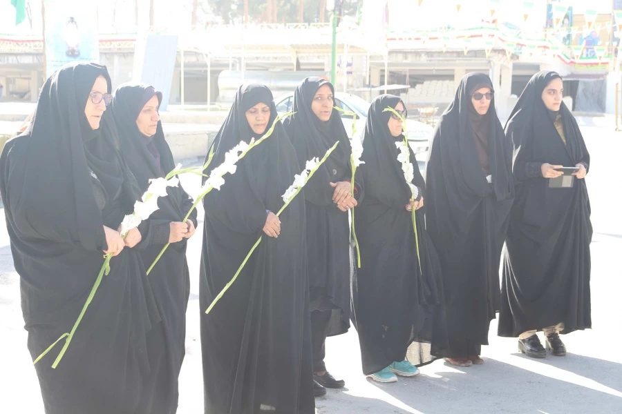 شرکت همکاران پردیس های خراسان شمالی در مراسم گلباران مزار شهداء به مناسبت دهه فجر 8