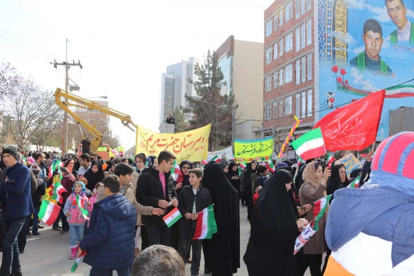 شرکت همکاران در مراسم راهپیمایی 22 بهمن ماه 1396 4