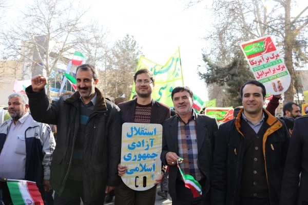 شرکت همکاران در مراسم راهپیمایی 22 بهمن ماه 1396 5