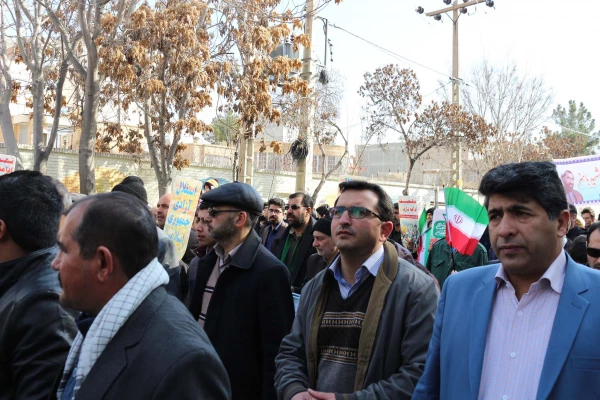 شرکت همکاران در مراسم راهپیمایی 22 بهمن ماه 1396 6