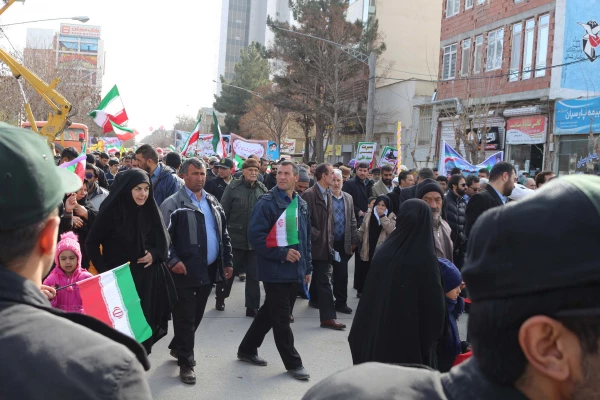 شرکت همکاران در مراسم راهپیمایی 22 بهمن ماه 1396 12