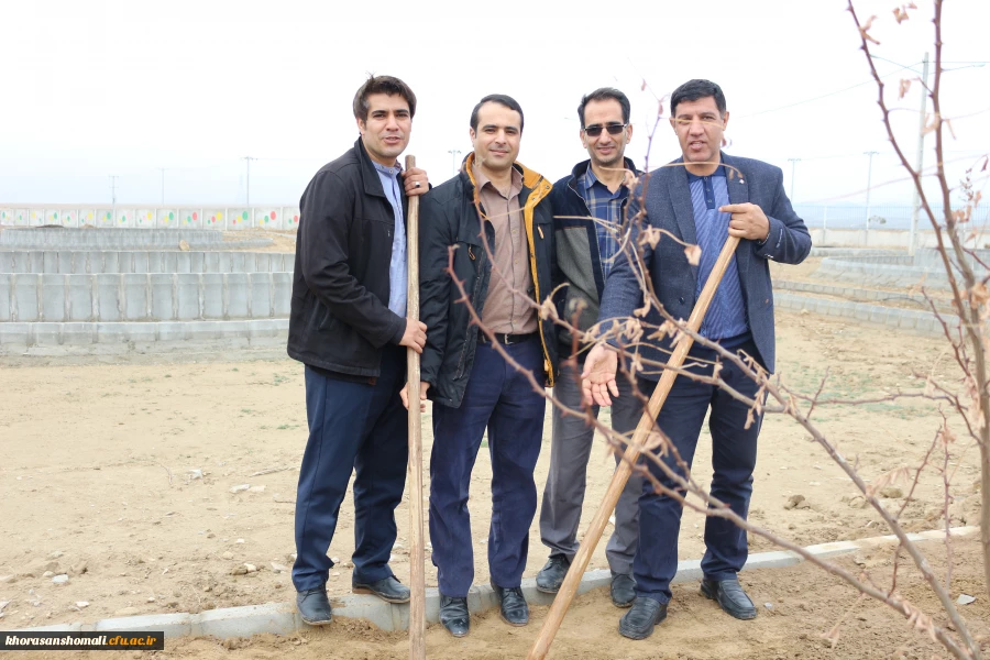 کاشت بیش ا ز 200 اصله نهال درختان مثمر و غیر مثمر به مناسبت هفته درختکاری در دانشگاه فرهنگیان 4