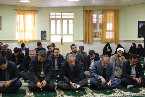 برگزاری زیارت عاشورا در کنار مزار دو شهید گمنام با حضور حراست های کلیه ی دستگاه های اجرایی استان در دانشگاه فرهنگیان 3