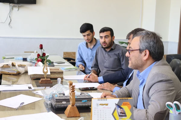 اولین جلسه نشریات دانشجویان  با حضور کلیه اعضاء تشکیل شد. 2