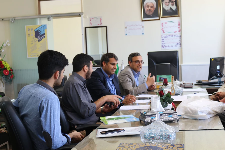 اولین جلسه نشریات دانشجویان  با حضور کلیه اعضاء تشکیل شد. 5