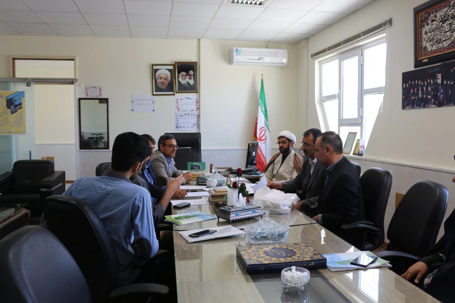 اولین جلسه نشریات دانشجویان  با حضور کلیه اعضاء تشکیل شد. 6