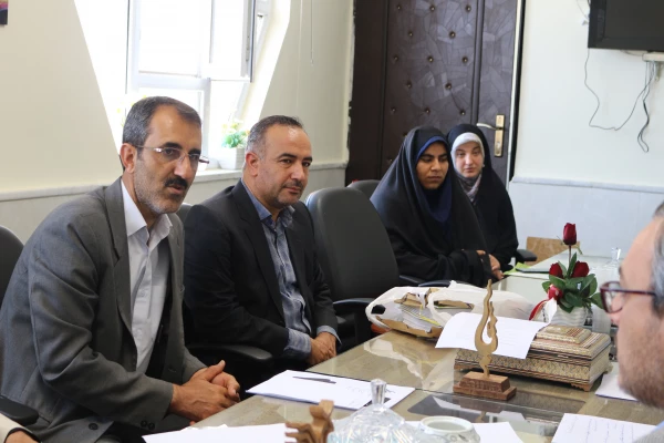 اولین جلسه نشریات دانشجویان  با حضور کلیه اعضاء تشکیل شد. 3