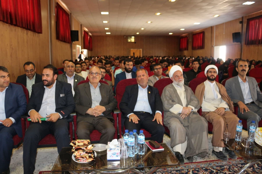 مراسم استقبال از نو دانشجو معلمان دانشگاه فرهنگیان خراسان شمالی با حضور دکتر صفرزاده سرپرست دانشگاه فرهنگیان خراسان شمالی در سالن همایش دانشگاه با حضور دانشجویان  ومیهمانان عالیقدر برگزار شد 3