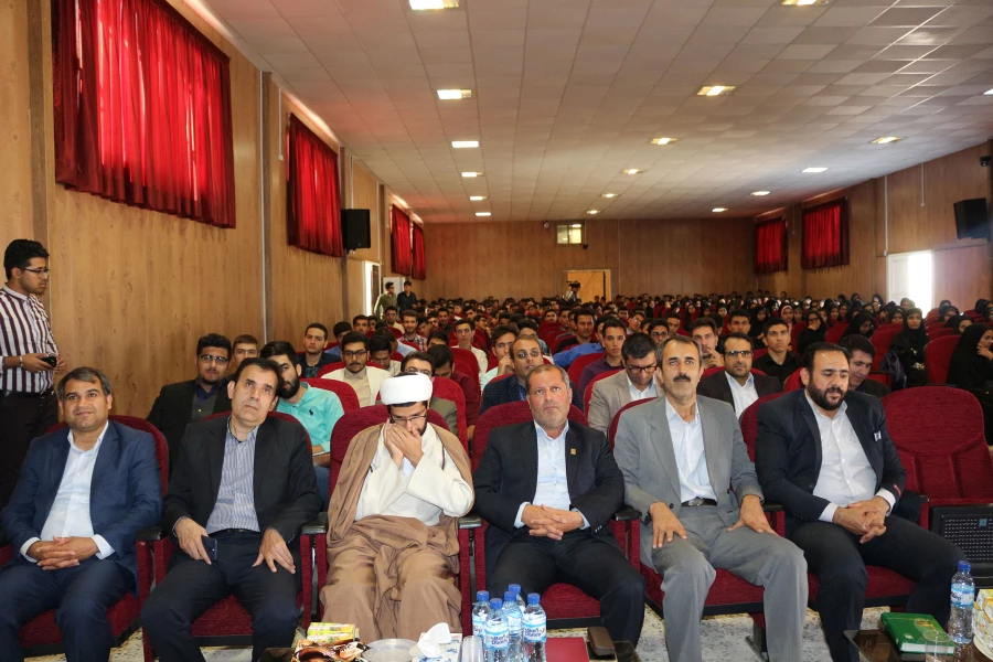 مراسم استقبال از نو دانشجو معلمان دانشگاه فرهنگیان خراسان شمالی با حضور دکتر صفرزاده سرپرست دانشگاه فرهنگیان خراسان شمالی در سالن همایش دانشگاه با حضور دانشجویان  ومیهمانان عالیقدر برگزار شد 4