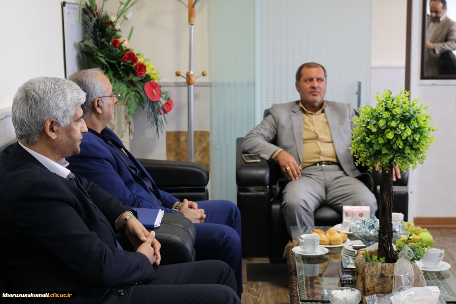 نشست دکتر حبیب صفرزاده سرپرست مدیریت امور پردیس های خراسان شمالی با یحیی لایق مدیر بانک تجارت استان خراسان شمالی 2