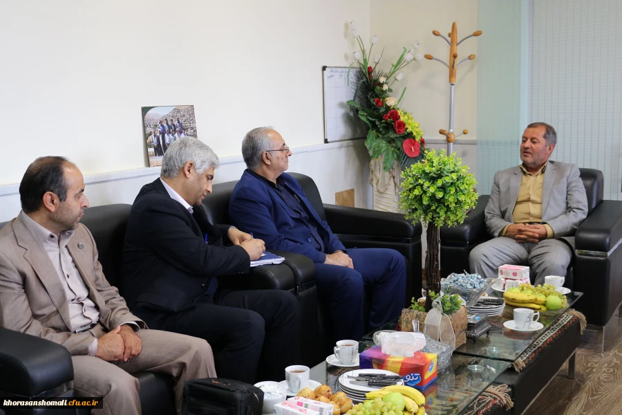 نشست دکتر حبیب صفرزاده سرپرست مدیریت امور پردیس های خراسان شمالی با یحیی لایق مدیر بانک تجارت استان خراسان شمالی 5