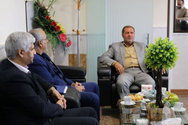 نشست دکتر حبیب صفرزاده سرپرست مدیریت امور پردیس های خراسان شمالی با یحیی لایق مدیر بانک تجارت استان خراسان شمالی 2