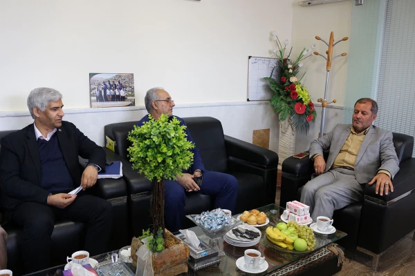 نشست دکتر حبیب صفرزاده سرپرست مدیریت امور پردیس های خراسان شمالی با یحیی لایق مدیر بانک تجارت استان خراسان شمالی 3