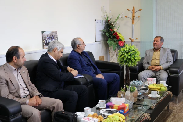 نشست دکتر حبیب صفرزاده سرپرست مدیریت امور پردیس های خراسان شمالی با یحیی لایق مدیر بانک تجارت استان خراسان شمالی 5