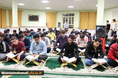 مراسم شبی با قرآن با حضور قاری ممتاز کشوری حجت الاسلام والمسلمین محمدی در نمازخانه پردیس امام محمد باقر(ع) با حضور گسترده دانشجویان برگزار شد.