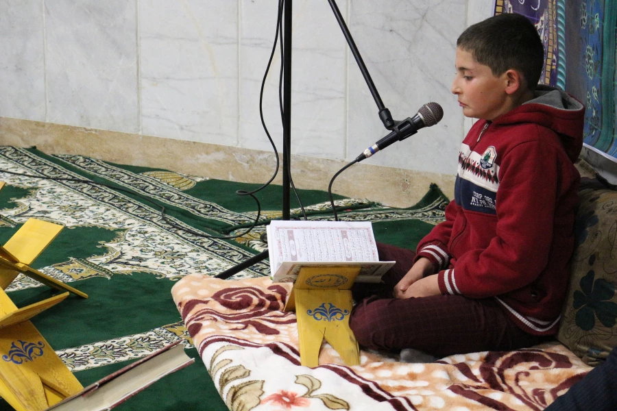 مراسم شبی با قرآن با حضور قاری ممتاز کشوری حجت الاسلام والمسلمین محمدی در نمازخانه پردیس امام محمد باقر(ع) با حضور گسترده دانشجویان برگزار شد. 4