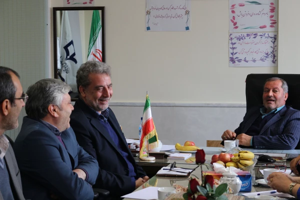 دکتر صفر زاده در نشست هم اندیشی مشاوره و سلامت در دفتر  مدیریت استان بیان کرد:
اهمیت مشاوره بر کسی پوشیده نیست 2