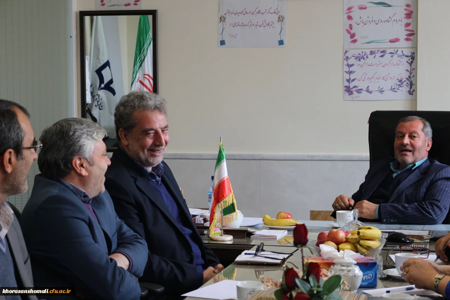 دکتر صفر زاده در نشست هم اندیشی مشاوره و سلامت در دفتر  مدیریت استان بیان کرد:
اهمیت مشاوره بر کسی پوشیده نیست 2