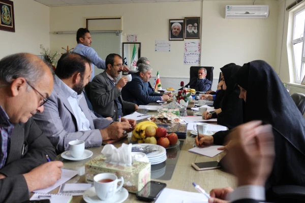 دکتر صفر زاده در نشست هم اندیشی مشاوره و سلامت در دفتر  مدیریت استان بیان کرد:
اهمیت مشاوره بر کسی پوشیده نیست 4