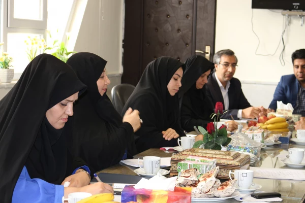 دکتر صفر زاده در نشست هم اندیشی مشاوره و سلامت در دفتر  مدیریت استان بیان کرد:
اهمیت مشاوره بر کسی پوشیده نیست 4