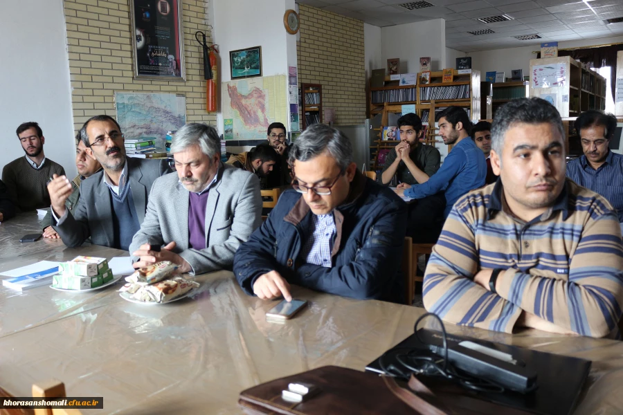 نشست کتابخوانی ویژه اساتید و دانشجویان دانشگاه فرهنگیان خراسان شمالی با همکاری  اداره کل کتابخانه های عمومی خراسان شمالی در کتابخانه پردیس امام محمد باقر(ع) برگزار شد. 2