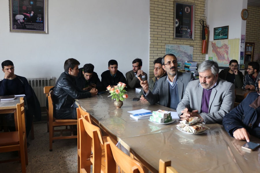 نشست کتابخوانی ویژه اساتید و دانشجویان دانشگاه فرهنگیان خراسان شمالی با همکاری  اداره کل کتابخانه های عمومی خراسان شمالی در کتابخانه پردیس امام محمد باقر(ع) برگزار شد. 3