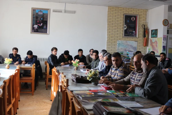 نشست کتابخوانی ویژه اساتید و دانشجویان دانشگاه فرهنگیان خراسان شمالی با همکاری  اداره کل کتابخانه های عمومی خراسان شمالی در کتابخانه پردیس امام محمد باقر(ع) برگزار شد. 4