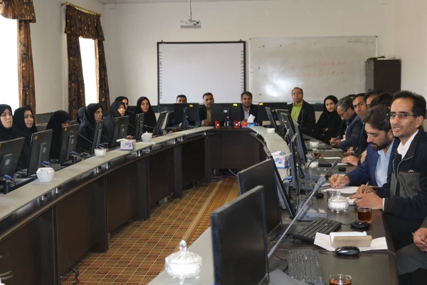 دکتر صفرزاده در سومین جلسه شورای اداری پردیس های خراسان شمالی خطاب به کلیه کارکنان گفت:
امروز مسائل و دغدغه دانشگاه نباید فقط مختص شخص مسئول دانشگاه باشد 2