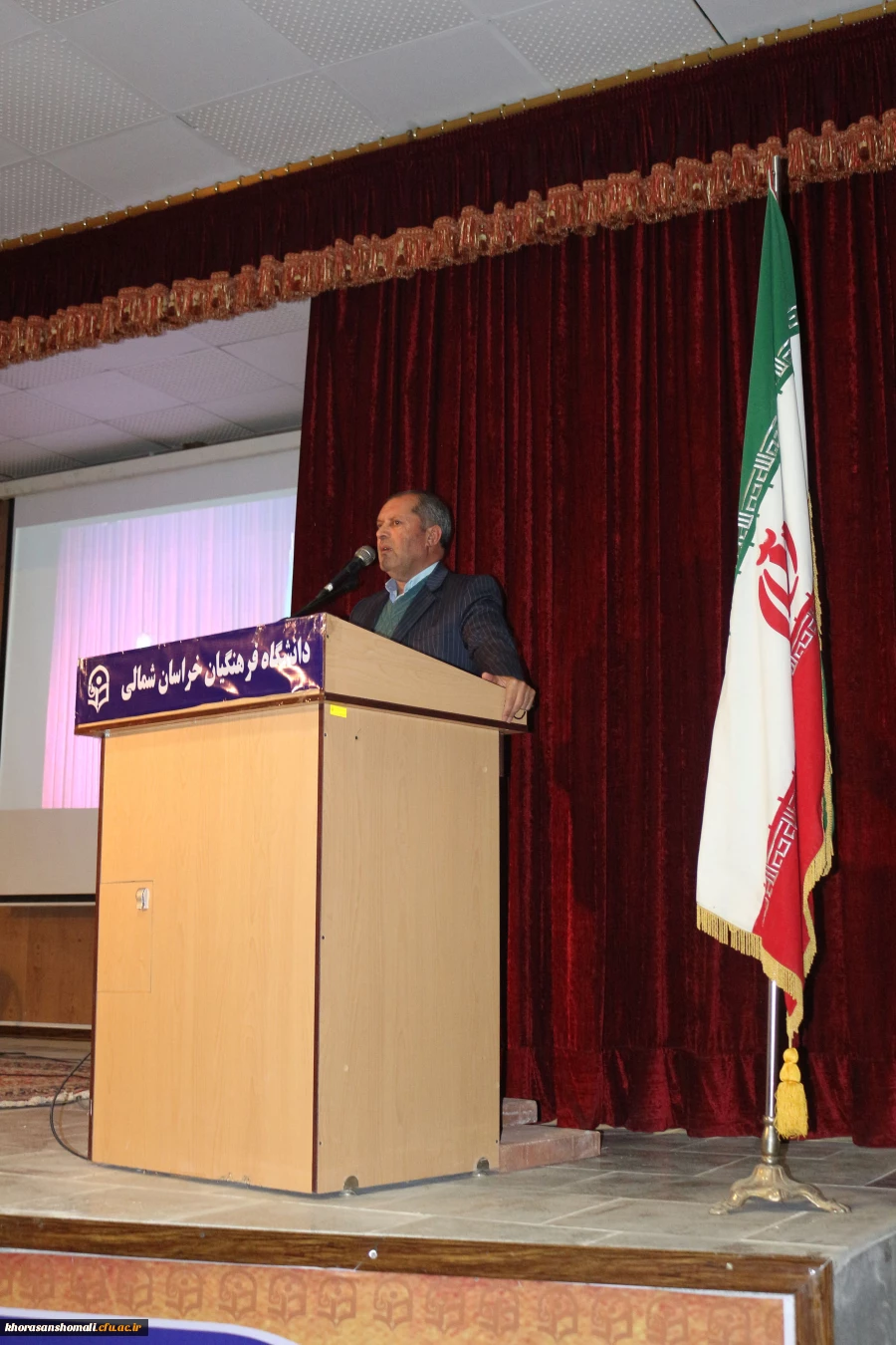 دکتر صفرزاده در نشست توجیهی مهارت آموزان ماده 28 دانشگاه فرهنگیان خراسان شمالی گفت:
دنیا وام دار معلمان اهل و اثر گذار است. 2