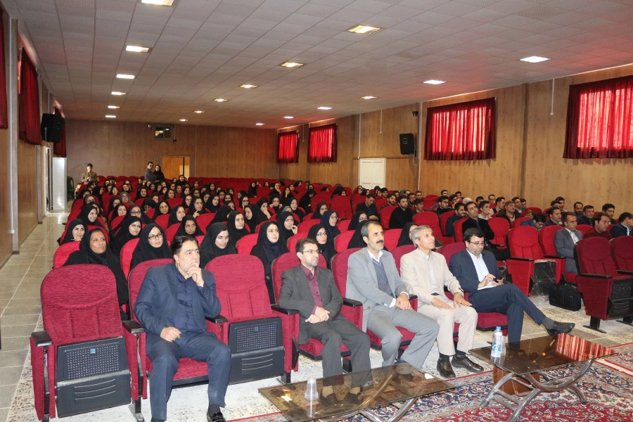 دکتر صفرزاده در نشست توجیهی مهارت آموزان ماده 28 دانشگاه فرهنگیان خراسان شمالی گفت:
دنیا وام دار معلمان اهل و اثر گذار است. 2