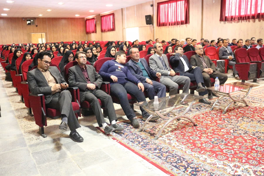 دکتر صفرزاده در نشست توجیهی مهارت آموزان ماده 28 دانشگاه فرهنگیان خراسان شمالی گفت:
دنیا وام دار معلمان اهل و اثر گذار است. 4